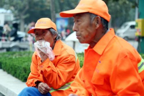 想知道城市垃圾處理的方法嗎？水蜜桃视频在线观看生物告訴你